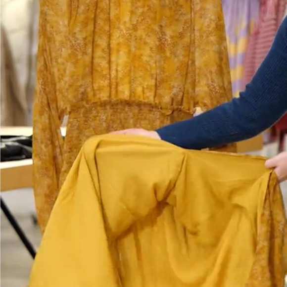 Astr the label floral print smocked waist dress in mustard brand new, in package - Picture 6 of 9